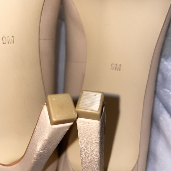 GUESS Women's Seanna Pump - Picture 10 of 10